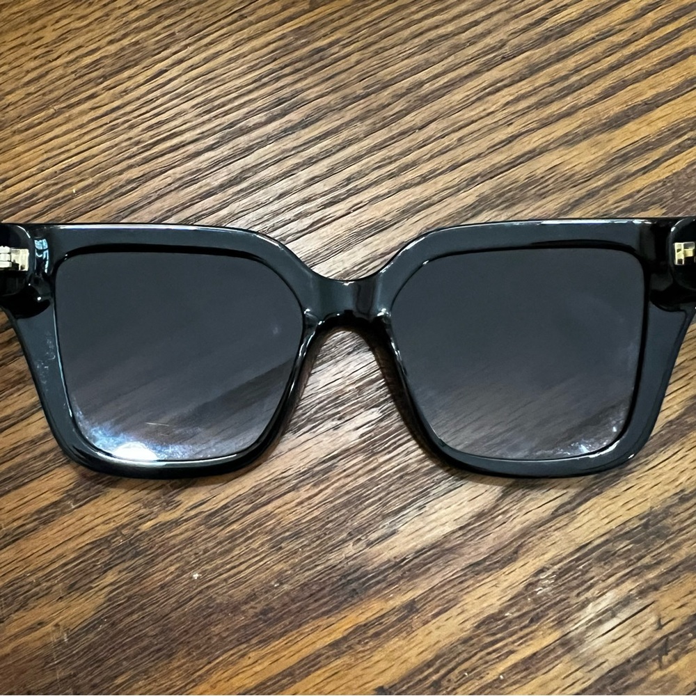 Authentic Black Gucci Sunglasses - Picture 11 of 13